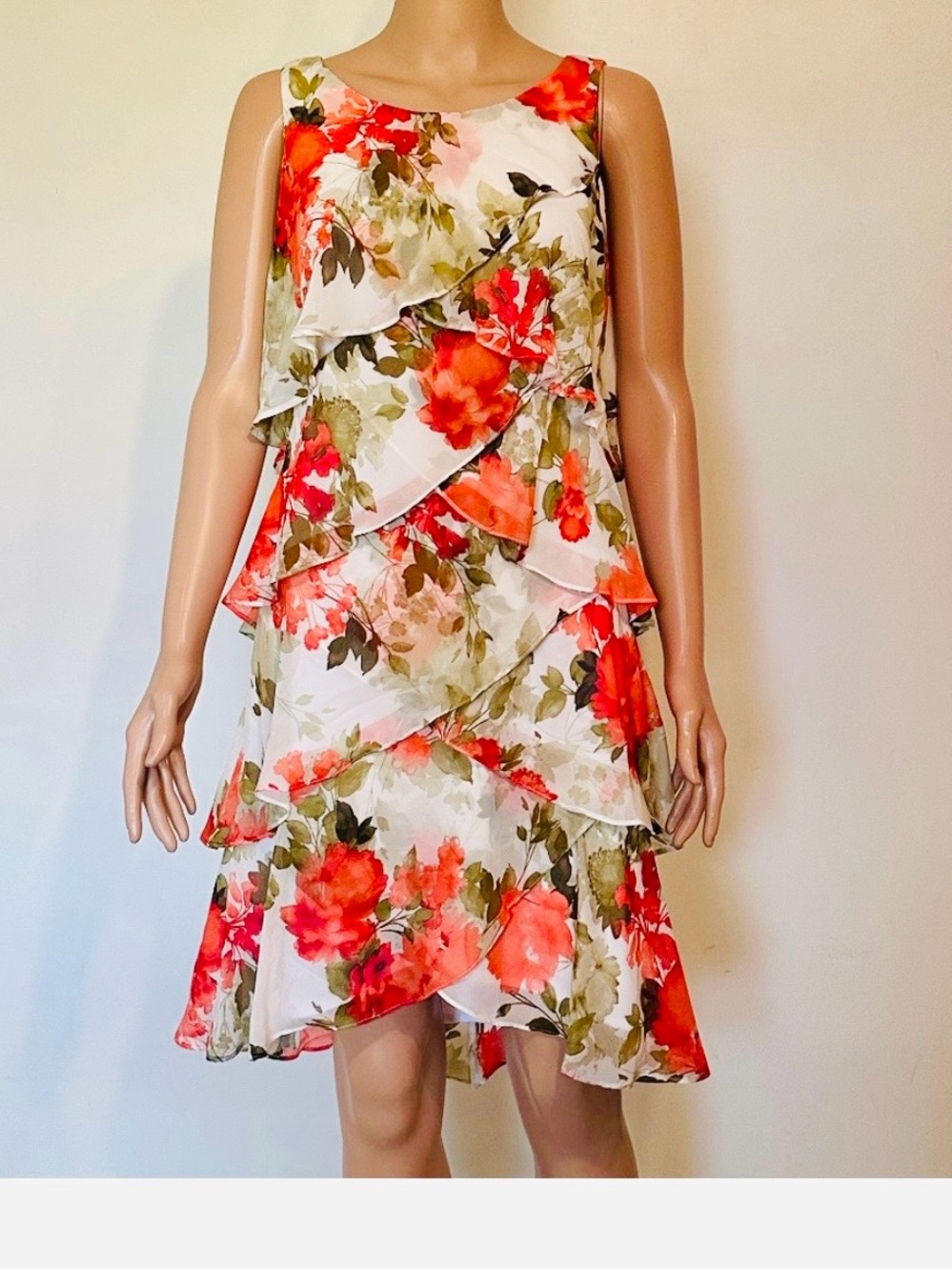 Gorgeous Floral Ruffle Tiered Summer Dress in Coral & CreamSize 6